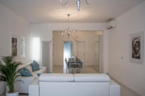  Artist's suite  Бари
